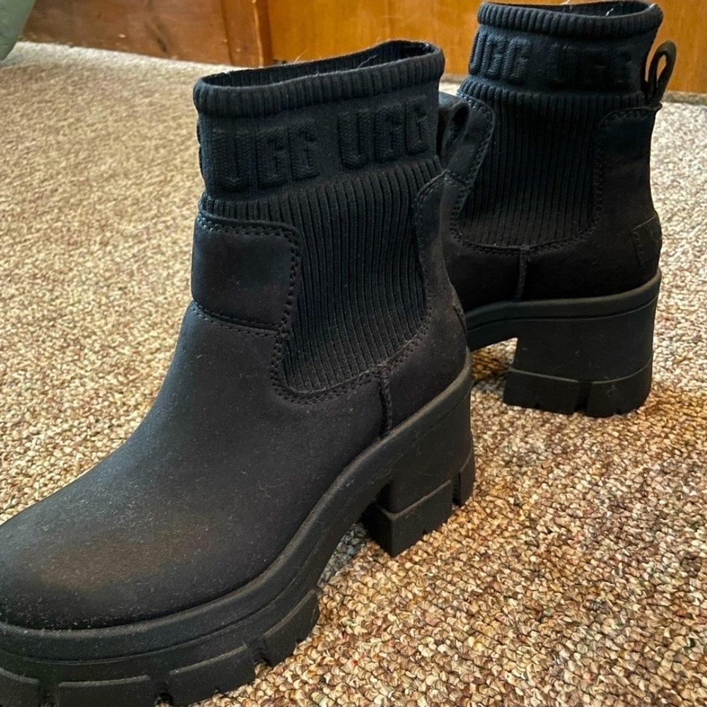 UGG Women's Moxy Chelsea Platform Boots